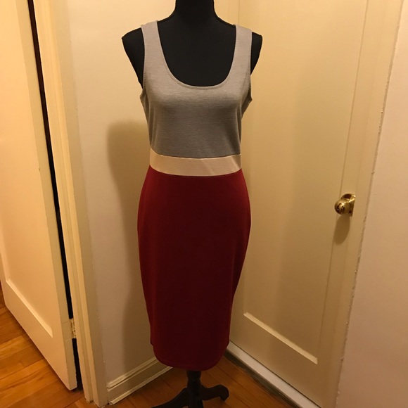 Dresses & Skirts - Knee length casual dress!